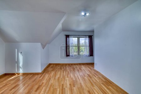 Téléchargez les photos : Chambre vide avec murs blancs. Design d'intérieur. Rendu 3d - en image libre de droit