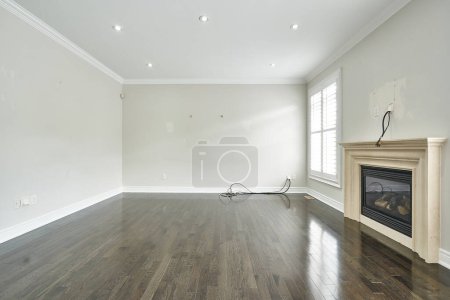 Téléchargez les photos : Chambre vide avec cheminée. Design d'intérieur. Rendu 3d - en image libre de droit