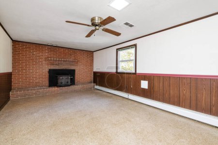 Téléchargez les photos : Aménagement intérieur d'une pièce vide avec cheminée. Rendu 3d - en image libre de droit