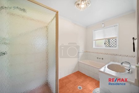 Téléchargez les photos : Intérieur de salle de bain moderne. Rendu 3d - en image libre de droit