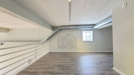 Téléchargez les photos : Couloir moderne dans un beau loft - en image libre de droit