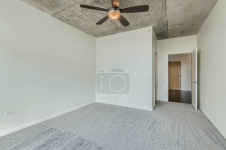 Foto de Habitación interior con suelo de hormigón vacío, nadie - Imagen libre de derechos