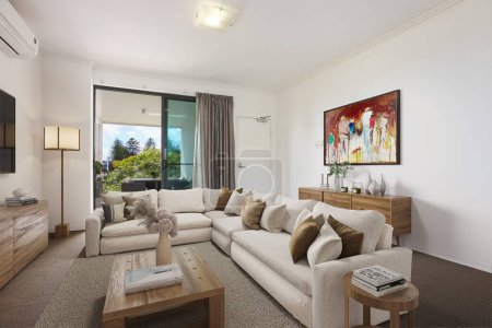 Foto de Interior de una moderna sala de estar con sofá - Imagen libre de derechos