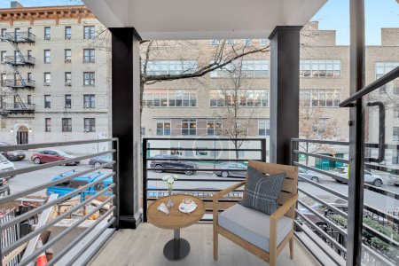 Foto de Interior de un edificio moderno balcón - Imagen libre de derechos