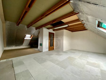 Foto de Vieja habitación vacía con paredes blancas. renderizado 3d - Imagen libre de derechos