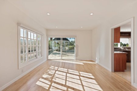 Téléchargez les photos : Intérieur du nouvel appartement avec sol en bois et parquet. Rendu 3d - en image libre de droit
