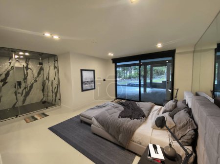 Foto de Interior de un dormitorio en el apartamento moderno. nadie en un hogar. renderizado 3d - Imagen libre de derechos