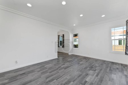 Téléchargez les photos : Intérieur d'un appartement moderne avec des murs blancs vides et en bois. Rendu 3d - en image libre de droit