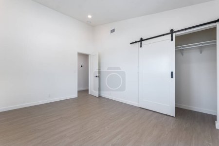 Foto de Empty room with white walls and floor, 3d rendering - Imagen libre de derechos