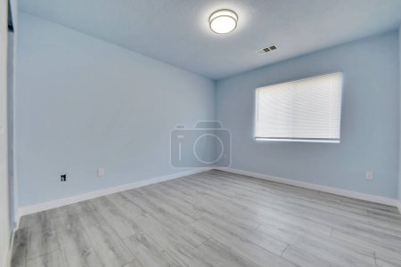 Foto de Habitación vacía con paredes blancas y suelo de madera, 3d renderizado - Imagen libre de derechos