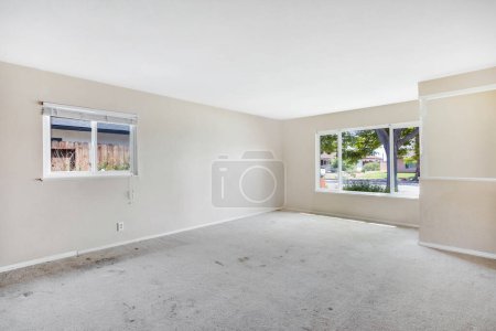 Téléchargez les photos : Chambre vide avec murs blancs et plancher, concept de construction et de réparation. Rendu 3d - en image libre de droit