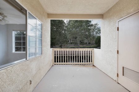 Foto de Interior del balcón vacío con paredes blancas. renderizado 3d - Imagen libre de derechos