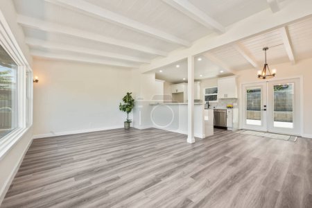 Foto de Interior de un apartamento moderno con parquet en el suelo - Imagen libre de derechos
