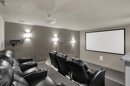 Téléchargez les photos : Tv avec fauteuils dans une chambre moderne. Rendu 3d - en image libre de droit