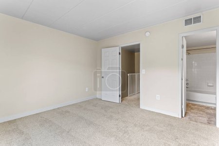 Photo for Empty and unfurnished brand new apartment, large empty bedroom with white walls, large bright windows. Nobody inside. California, USA - 2023 - Royalty Free Image
