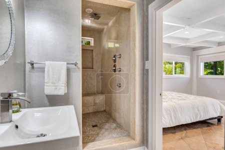 Téléchargez les photos : Design intérieur de salle de bain moderne. rendu 3D - en image libre de droit