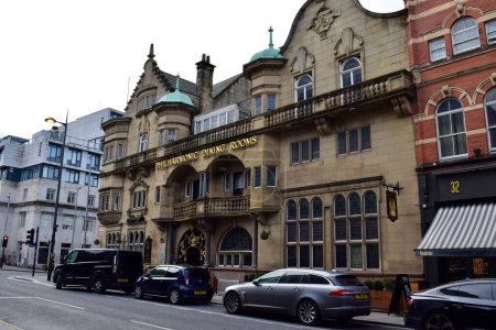 Foto de Liverpool, Merseyside, Reino Unido: Liverpool Philharmonic Dining Rooms, pub victoriano ornamentado de grado 2 en Hope Street en la ciudad de Liverpool - Imagen libre de derechos