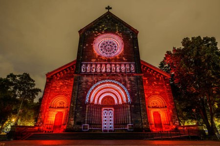 Téléchargez les photos : Prague, République tchèque, octobre 2021 - Une projection cartographique de l "église des saints Cyrille et Méthode lors du festival Signal - en image libre de droit