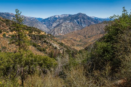 Téléchargez les photos : Vue aérienne sur les montagnes de la Sierra Nevada dans le parc national Kings Canyon. - en image libre de droit