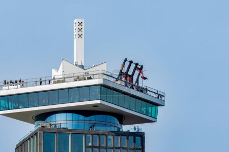 Foto de Edificio a 'dam, torre vigía y columpio, atracción turística de Ámsterdam, Holanda, holandés, turismo - Imagen libre de derechos