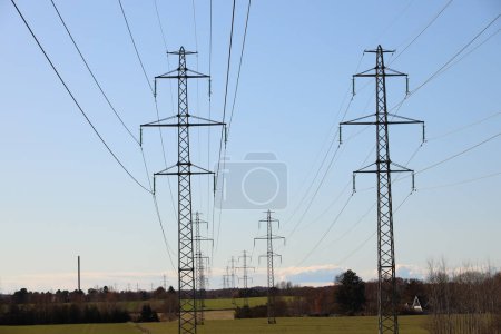 Téléchargez les photos : Polonais pour le câblage électrique et le transport d'électricité au Danemark - en image libre de droit