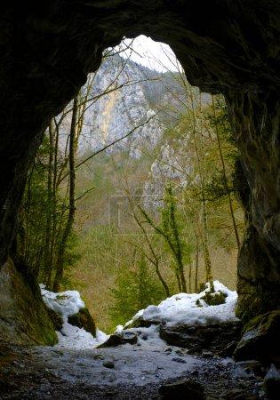 Foto de Ibon Cave. Esta cueva se encuentra cerca de Isaba en el valle del Roncal, Navarra. - Imagen libre de derechos