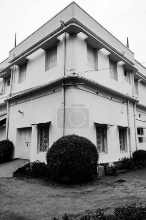 Téléchargez les photos : Vieille maison isométrique perspective photo de stock en noir et blanc - en image libre de droit