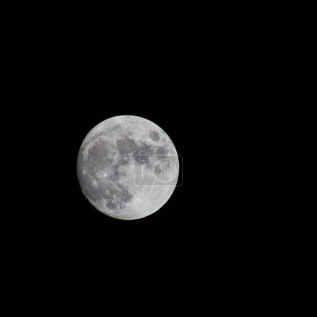 Téléchargez les photos : Pleine lune dans le ciel nocturne avec la voie lactée au clair de lune lunaire - en image libre de droit