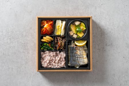 Grilled hairtail, grilled mackerel, grilled back-handled fish, grilled pollack lunch box Korean food dish