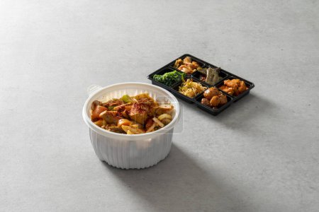 Hühnereintopf koreanisches Gericht Ente Bulgogi gerührt würzig Schweinefleisch Doenjang Eintopf Bohnenpaste Eintopf