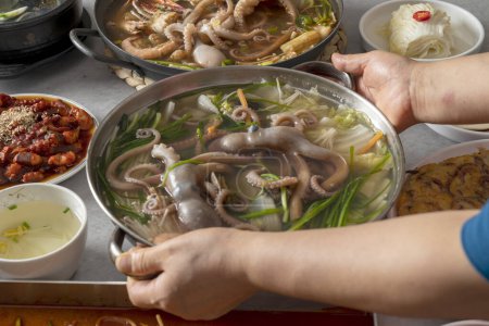 Yeonpotang, raw octopus, stir-fried iron plate, stir-fried raw octopus, galbi, octopus, stir-fry, octopus seafood pancake, green onion pancake,