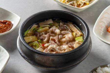 Short Rib Suppe, Rindfleisch Sashimi Bibimbap, Sojabohnenpaste Eintopf, Yukgaejang, Schweinefleisch, Kimchi jjigae