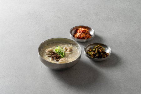 Foto de Albóndigas al vapor, república de Corea, comida, albóndigas, pastel de arroz sopa de albóndigas, fideos, fideos campestres, albóndigas - Imagen libre de derechos
