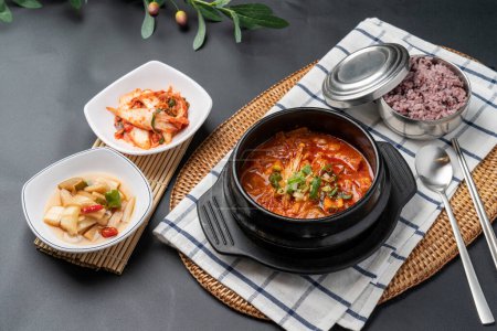 Galbitang, raw beef bibimbap, beef brisket soybean paste stew, raw pork kimchi stew, pork ribs, galbi, kimchi stew, food, meal, meat, dinner, pan, dish, cuisine, cooking, rice, plate, fish, vegetable, gourmet, delicious, lunch, healthy, fried, closeu
