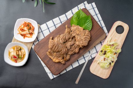 Galbitang, raw beef bibimbap, beef brisket soybean paste stew, raw pork kimchi stew, pork ribs, galbi, kimchi stew, food, meal, meat, dinner, pan, dish, cuisine, cooking, rice, plate, fish, vegetable, gourmet, delicious, lunch, healthy, fried, closeu