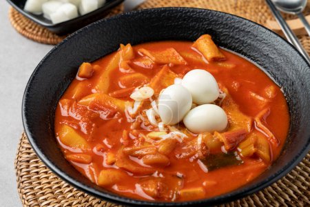 Tteokbokki, skewers, chicken, chicken, set, fish cake, oden, dried pollack, pollack, tteokgalbi, short ribs, food, pan, meat, cooking, meal, dinner, dish, vegetable, frying, fried, fry, cuisine,