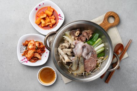 Galbi-tang, Seolleong-tang, Naju-gom-tang, Yukgaejang, Bibim-myeon, Cold Noodles, Cold Noodles, Korean food, Beef Galbi octopus shrimp hot pot, Sogal-nak-sae hot pot, Son Mandu, Dumpling, Dumpling
