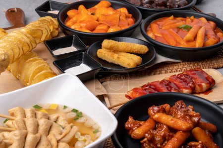whirlwind, potato, sotteok sotteok, assorted, fried, chicken gangjeong, wheat tteokbokki, fish cake, sundae, rice tteokbokki, cup rice, cheese stick, snack, Korean food, food, meal