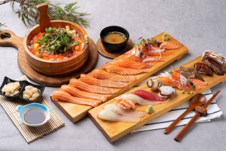 Japanese food, sashimi, salmon, flatfish, shrimp, sushi, soy sauce, sashimi bibimbap, conch, octopus, soy sauce shrimp, miso sauce,