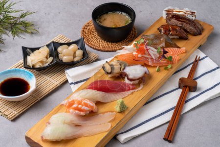 Japanisches Essen, Sashimi, Lachs, Plattfisch, Garnelen, Sushi, Sojasauce, Sashimi Bibimbap, Muschel, Tintenfisch, Sojasauce Garnelen, Misosauce,
