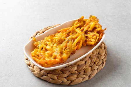 gebratene Garnelen koreanisches Gericht Busan Fischkuchen gebratene Knödel gebratenes Gemüse gebratene Süßkartoffeln