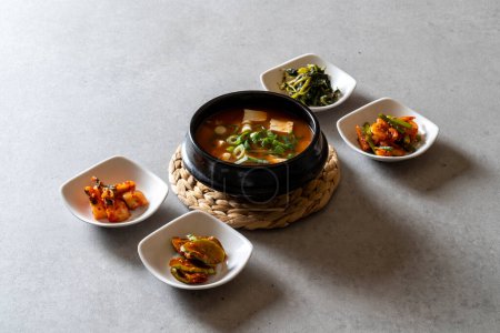 Grilled fish, Korean food, mackerel, kimchi stew, fermented bean paste, earthen pot, mushrooms, hot pot, bulgogi