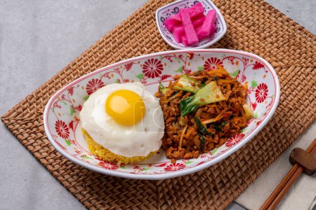 Thai style, fried rice, pad thai, kung, shrimp, tom yum goong, kram, bupadpongkuri, pork, rice topped with rice, fried eggs, beef, rice noodles, pod see yuah, Udon tani, kuwei, tai fox neadeng