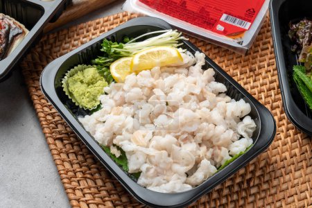 Japanese, sea eel, sea bass, sashimi, sea bream, yellowtail, red pepper paste, flatfish, rockfish, abalone, lettuce, perilla leaf, garlic, soybean paste, kimchi