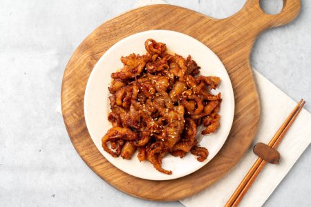 Téléchargez les photos : Nourriture coréenne, pieds de poulet, désossé, épicé, soupe, oeufs cuits à la vapeur, oeufs de poisson volant, boules de riz, plats d'accompagnement, radis mariné, tteokbokki - en image libre de droit
