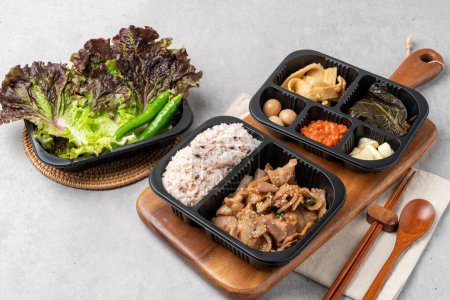 Photo for Korean food, kimchi, stew, lunch box, stir-fried pork, pork, bulgogi, side dishes, tofu, pork belly, lettuce, ribs, cold noodles, quail eggs, perilla leaves, rice, garlic, cucumber - Royalty Free Image