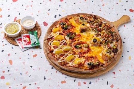 Pizza, original, pepperoni, combination, olive, ham, cheese, sweet potato, tomato, chicken, fried, fried