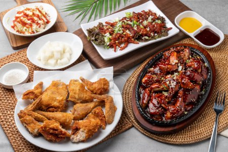 Comida coreana, pollo, barbacoa, frito, viejos días, pollo entero, deshuesado, patas de pollo, picante, col, sal, mostaza, salsa