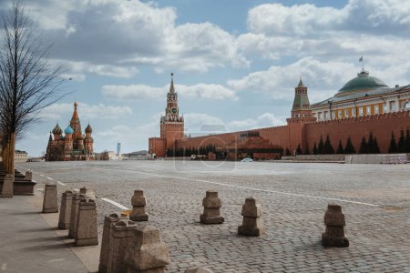 Téléchargez les photos : Une place rouge vide à Moscou - en image libre de droit