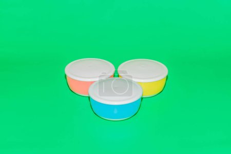 Foto de El Secure Tapa Food Bowl es una solución versátil y práctica para almacenar y transportar sus comidas. - Imagen libre de derechos